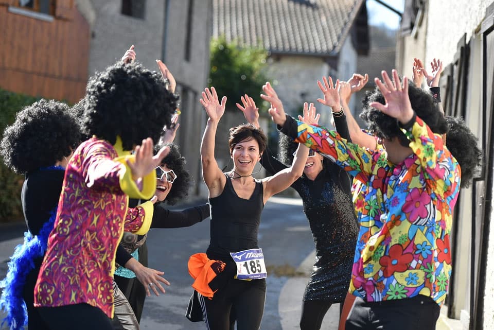 Coureurs et bénévoles au cross de Champagnier